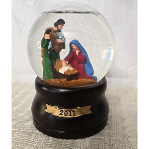 Threshold 2011 Nativity Scene Snow Globe Musical "Joy to the World"